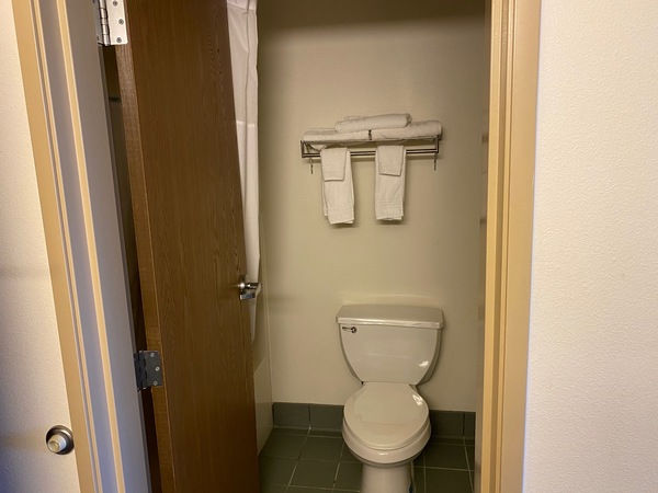 Single King Bed, Non Smoking Photo 2